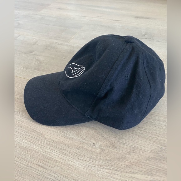 🤌 Black Hat - Picture 2 of 2